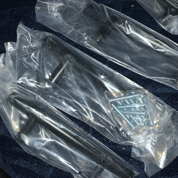 Better homes and gardens set of 5 matte black finish drawer pulls - Picture 4 of 6